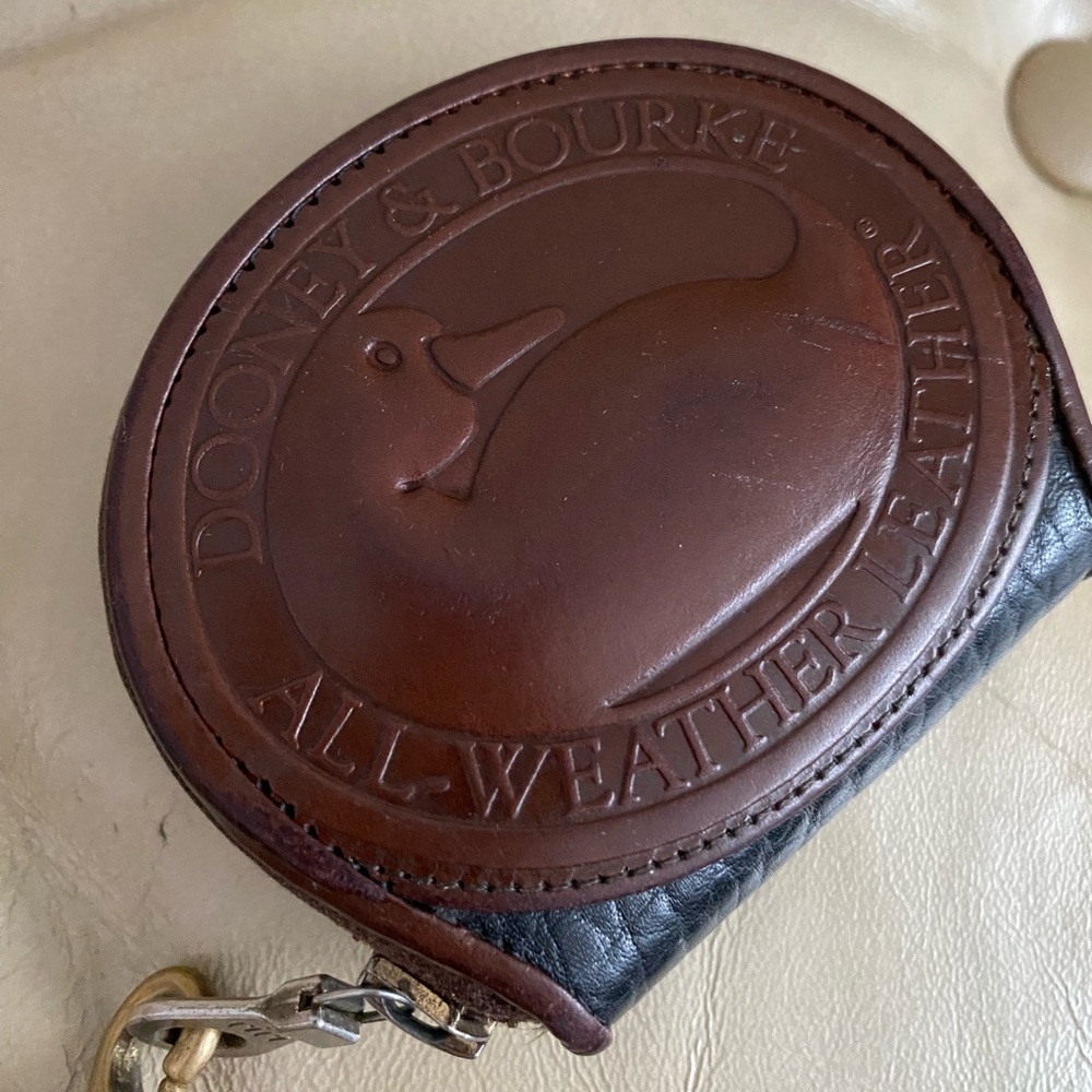 Vintage Dooney & Bourke Big Duck Circle Zip Coin Wallet AWL Leather - Picture 1 of 13